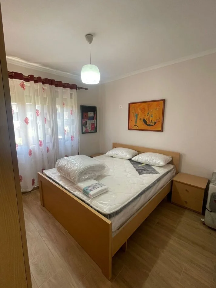 Tirane, jepet me qera apartament 2+1+Ballkon Kati 3, 77 m² 650 € 