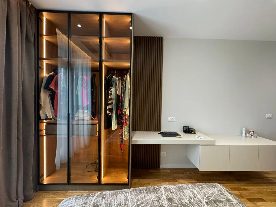 Tirane, jepet me qera apartament 2+1+Ballkon Kati 10, 130 m² 2.200 € (Lake View Residence)