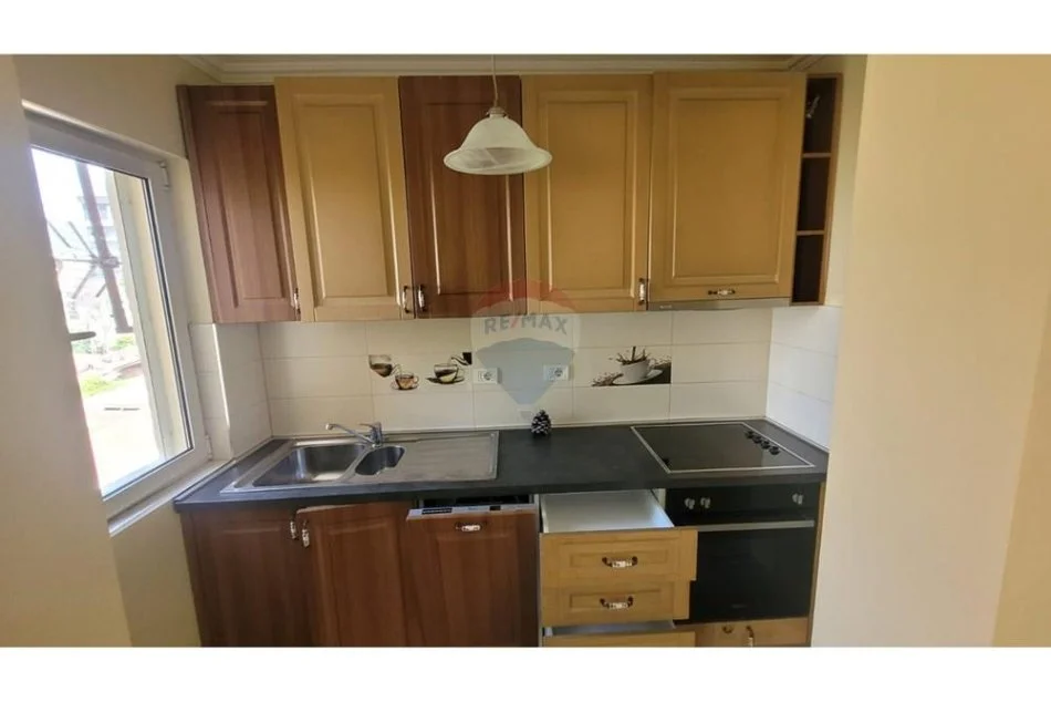 Shqiperi, jepet me qera apartament 2+1+Aneks+Ballkon Kati 4, 68 m² 450 € (Materniteti i ri)