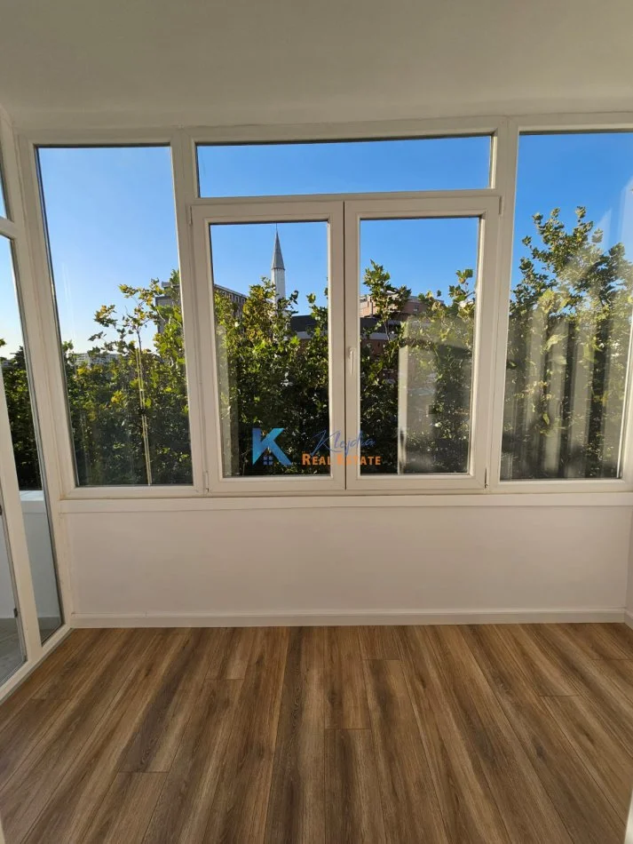 Tirane, shitet apartament 1+1+Ballkon Kati 5, 49 m² 133.000 € (Rruga e Kavajes, afer Xhamise)