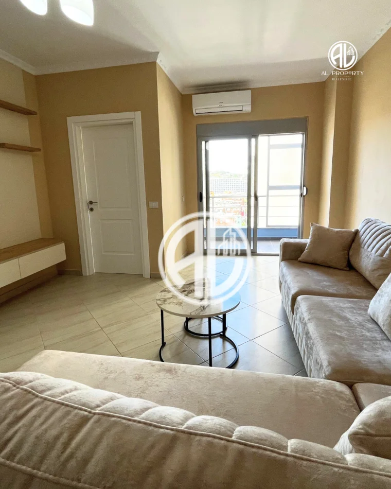 Durres, jepet me qera 2+1+Ballkon Kati 9, 450 € 