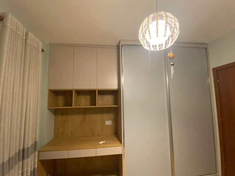 Tirane, jepet me qera apartament 2+1+Ballkon Kati 6, 100 m² 700 € (Pallati me Shigjeta, prane Karburant Kastrati)