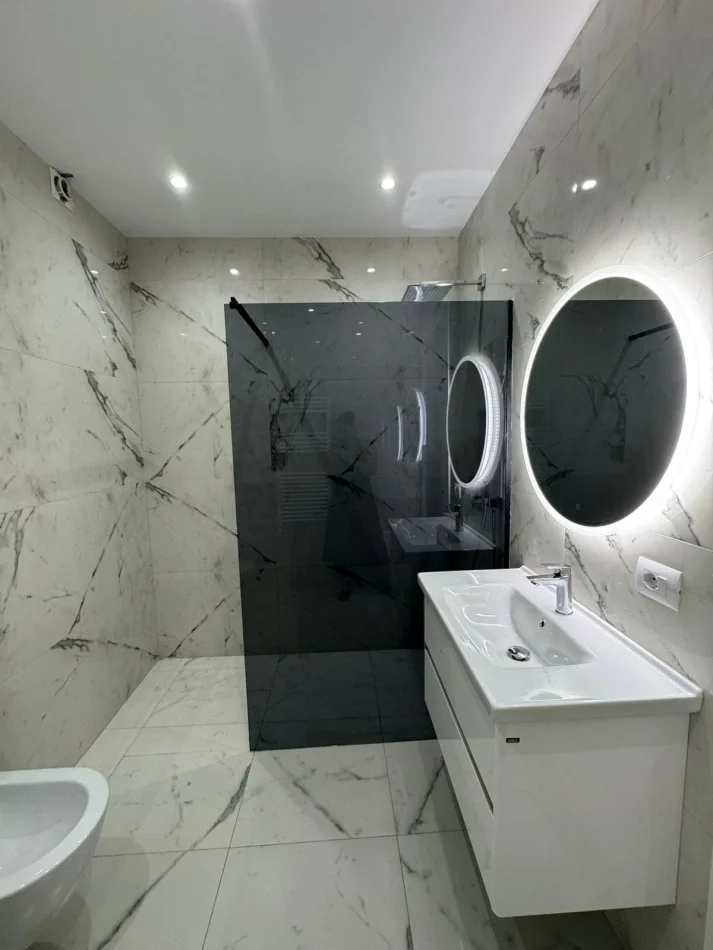 Tirane, jepet me qera apartament 2+1+Ballkon Kati 4, 120 m² 1.300 € (Kompleksi Delijorgji)