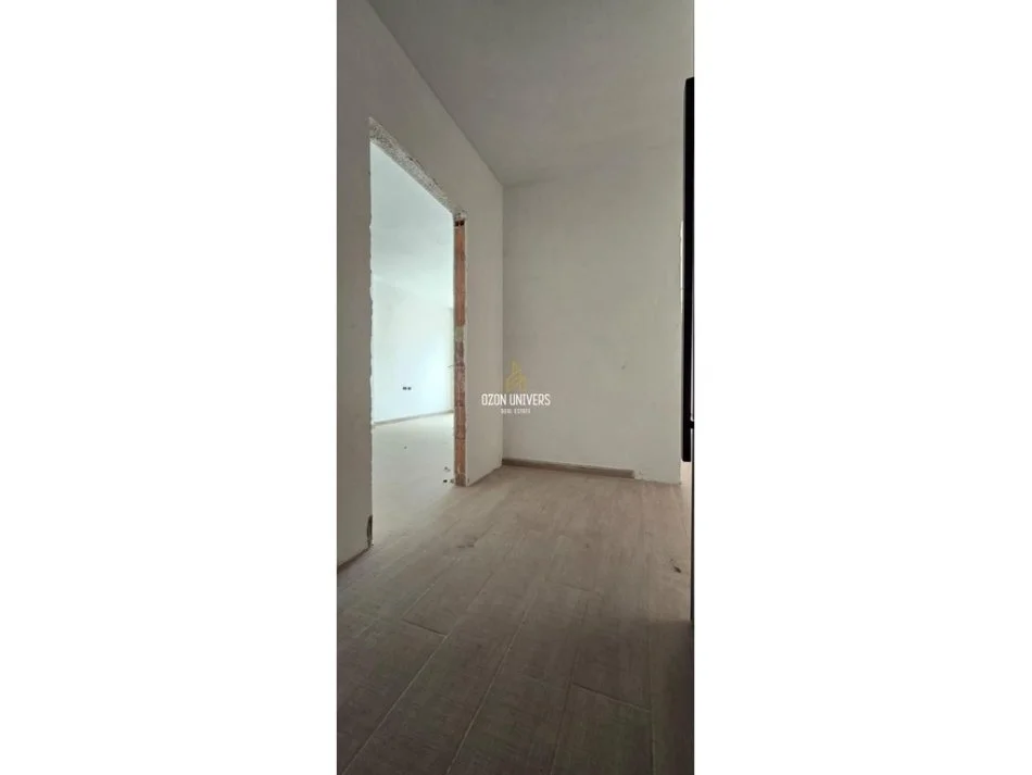 Tirane, shitet apartament 1+1+Ballkon Kati 1, 73 m² 130.000 € (Rruga Jordan Misja)