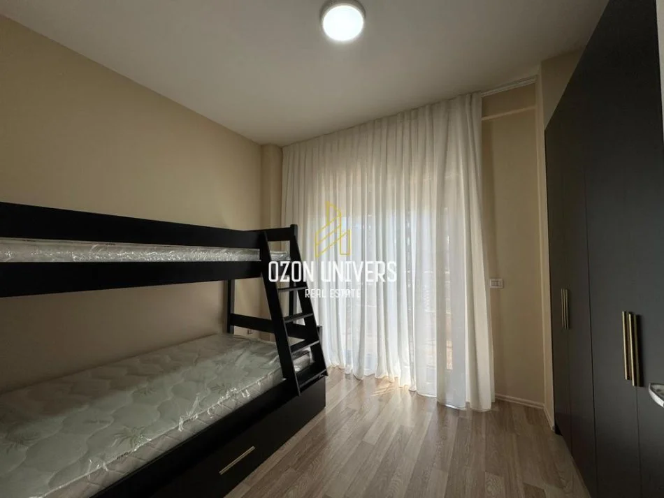 Tirane, jepet me qera apartament 2+1+Ballkon Kati 4, 140 m² 1.200 € (Ring Center, Zogu i Zi)
