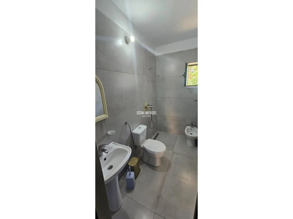 Tirane, jepet me qera apartament 1+1 Kati 1, 68 m² 400 € (Rruga Babë Rexha, Ish Parku)
