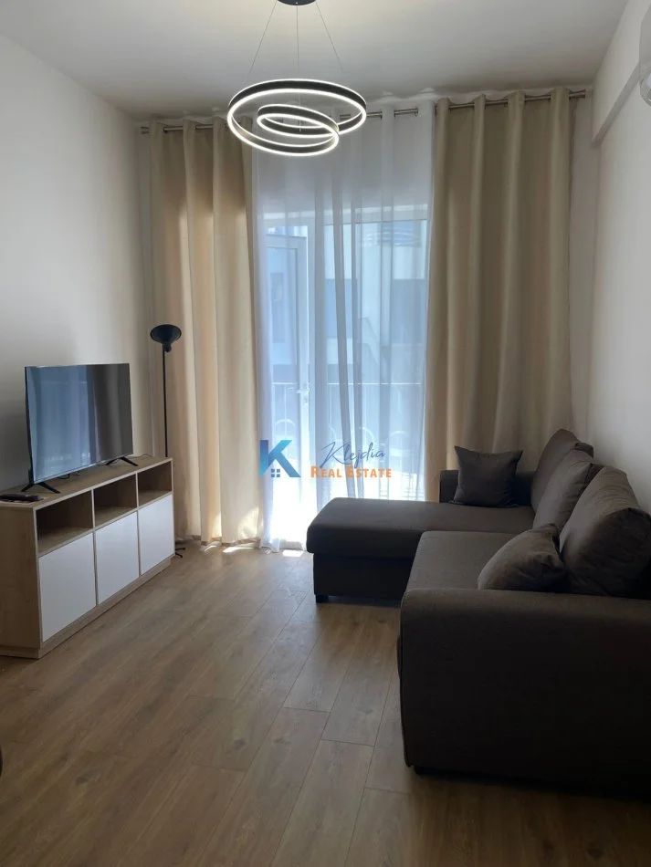 Tirane, jap me qera apartament 1+1+Ballkon Kati 2, 49 m² 450 € (Rezidenca OxA, ne zonen e Freskut)