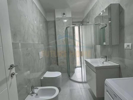 Tirane, jepet me qera apartament 2+1 Kati 3, 88 m² 500 € 
