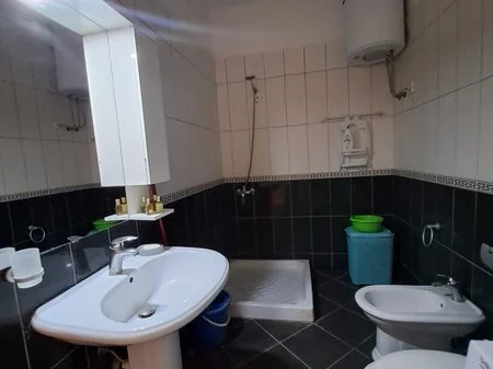 Tirane, jepet me qera apartament 2+1 Kati 4, 84 m² 550 € 