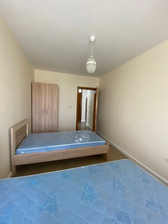 Tirane, jap me qera apartament 2+1+Ballkon Kati 7, 99 m² 550 € (Rruga Dritan Hoxha, prane Hotel Relax)