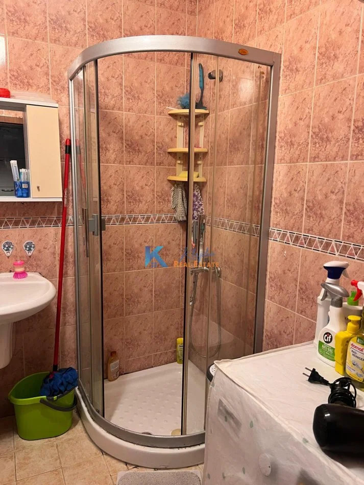 Tirane, jap me qera apartament 2+1+Ballkon Kati 8, 100 m² 660 € (Komuna e Parisit, afer German Computers)