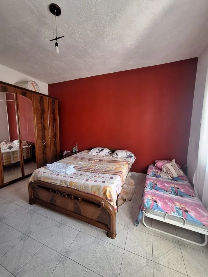 Tirane, jepet me qera apartament 1+1+Aneks Kati 1, 100 m² 400 € (Rr Vaid Kormaku, kodra e Priftit)