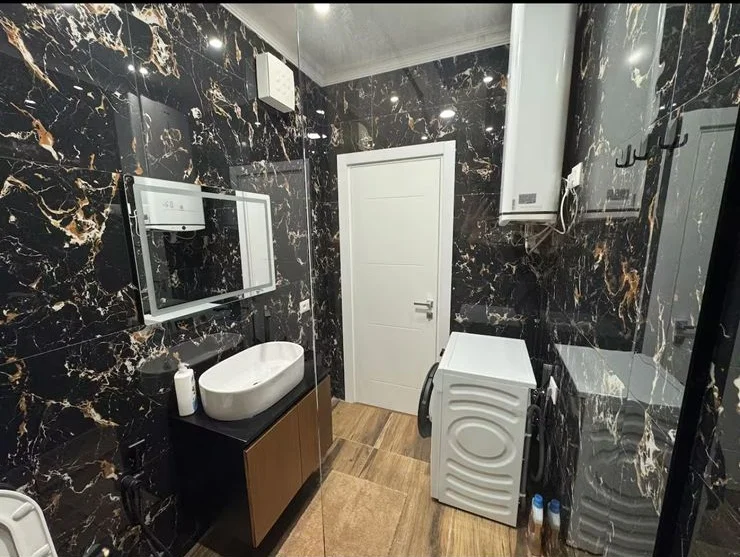 Tirane, jepet me qera apartament 2+1+Ballkon Kati 1, 100 m² 900 € (gjimnazi partizani)