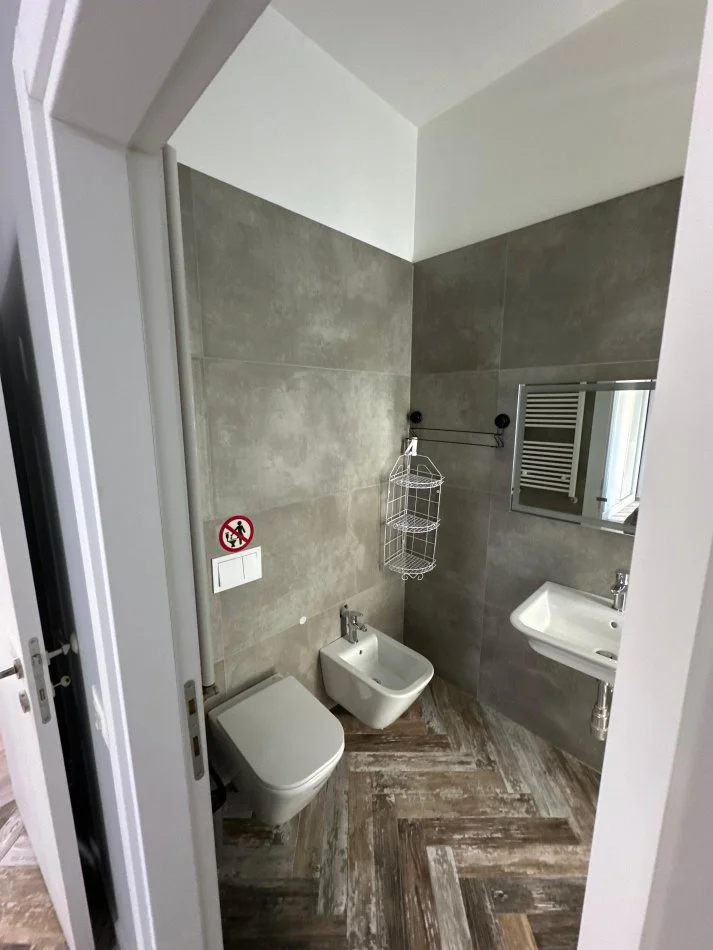 Tirane, jepet me qera apartament 3+1+Ballkon , 120 m² 1.200 € 