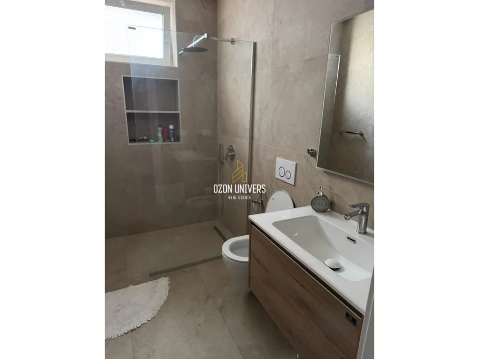 Tirane, jepet me qera apartament 2+1 Kati 2, 90 m² 950 € (Rruga e Durrësit, tek Kafe Flora Tirana, Albania)