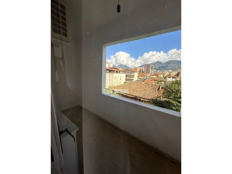Tirane, jepet me qera apartament 2+1+Ballkon Kati 6, 107 m² 700 € (Rruga Qemal Stafa, Pazari i Ri Tirana, Albania)