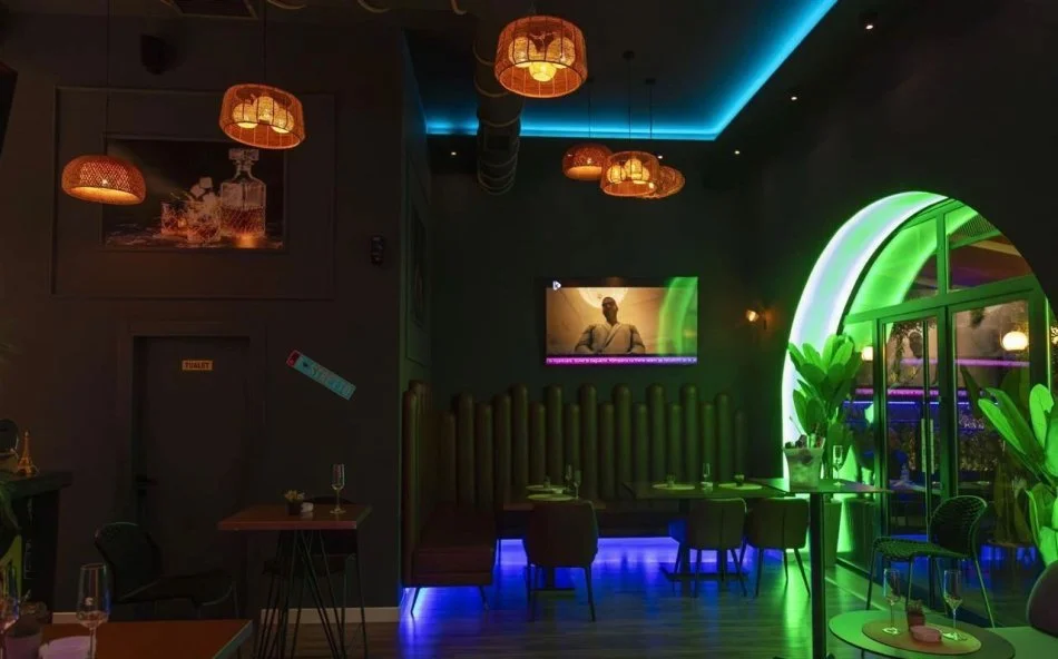 Tirane, jepet me qera lokal Kati 0, 130 m² 2.500 € (XHAMLLIKU)