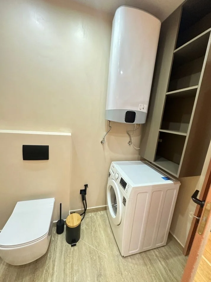 Tirane, jepet me qera apartament 1+1+Ballkon Kati 12, 76 m² 900 € (Ish Ekspozita)