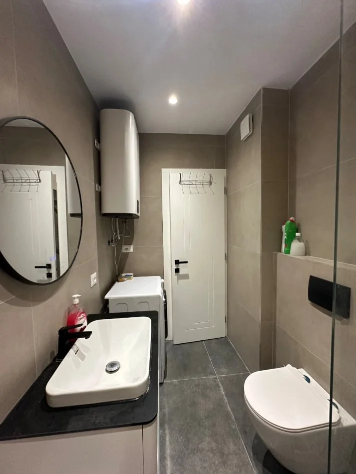 Tirane, jepet me qera apartament 2+1+Ballkon Kati 4, 90 m² 800 € (Bulevardi Zogu i I)