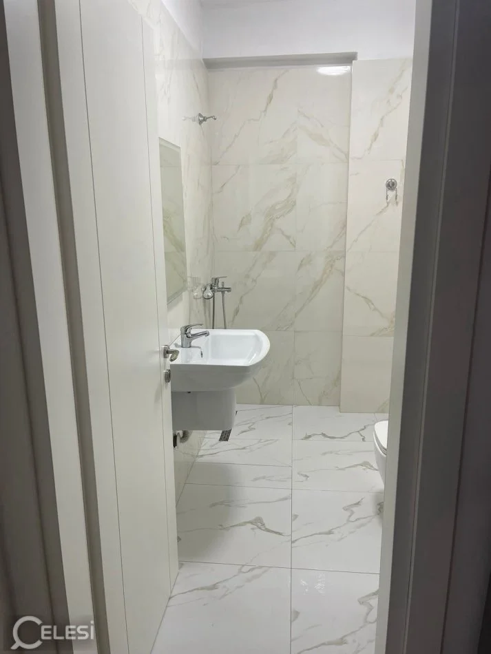Tirane, jepet me qera apartament 1+1+Ballkon Kati 2, 65 m² 500 € (LIQENI I THATE)