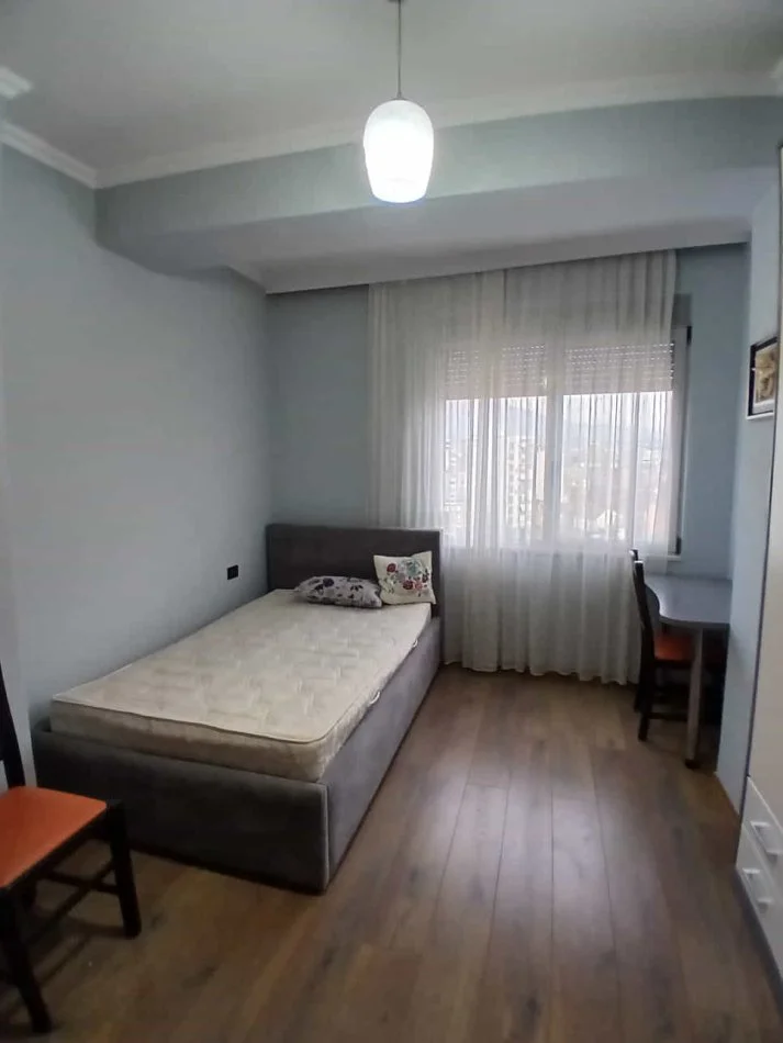 Tirane, jepet me qera apartament 2+1 Kati 8, 120 m² 800 € (Rruga e Dibres)