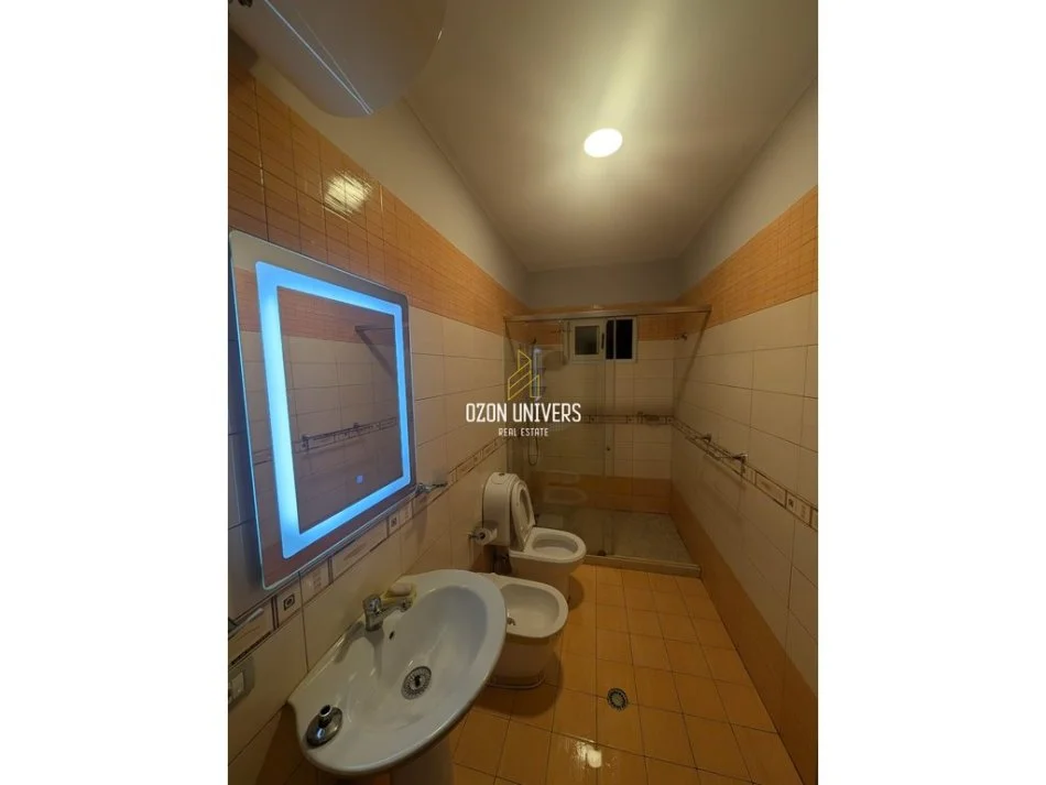 Tirane, jepet me qera apartament 2+1+Ballkon Kati 6, 120 m² 600 € (Myslym Shyr)