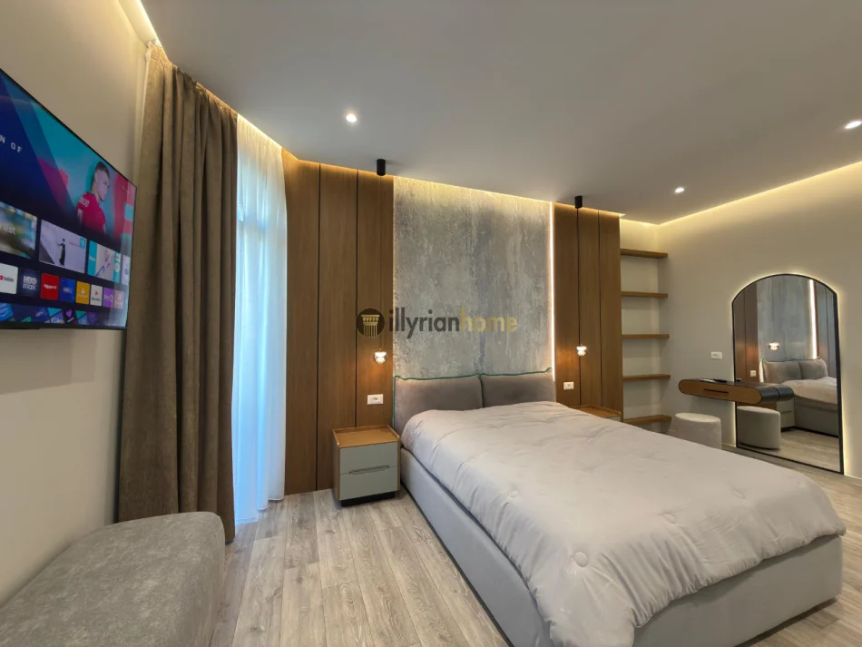 Tirane, shitet Vile 3 Katshe+papafingo , 600 m² 2.000.000 € (Liqeni i Thate)