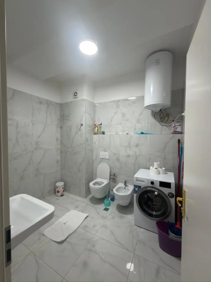 Tirane, shitet apartament 2+1+Ballkon Kati 3, 94 m² 235.000 € (Kompleksi Kontakt)