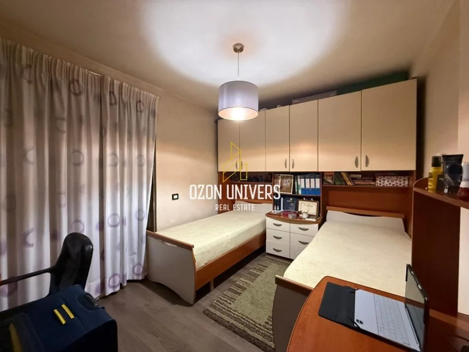 Tirane, shitet apartament 2+1+Ballkon Kati 8, 80 m² 165.000 € (Ish Fusha e Aviacionit)