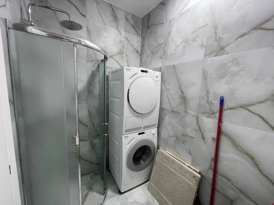 Tirane, shes apartament 3+1+Aneks+Ballkon Kati 4, 300.000 € (Ish Tregu Elektrik)