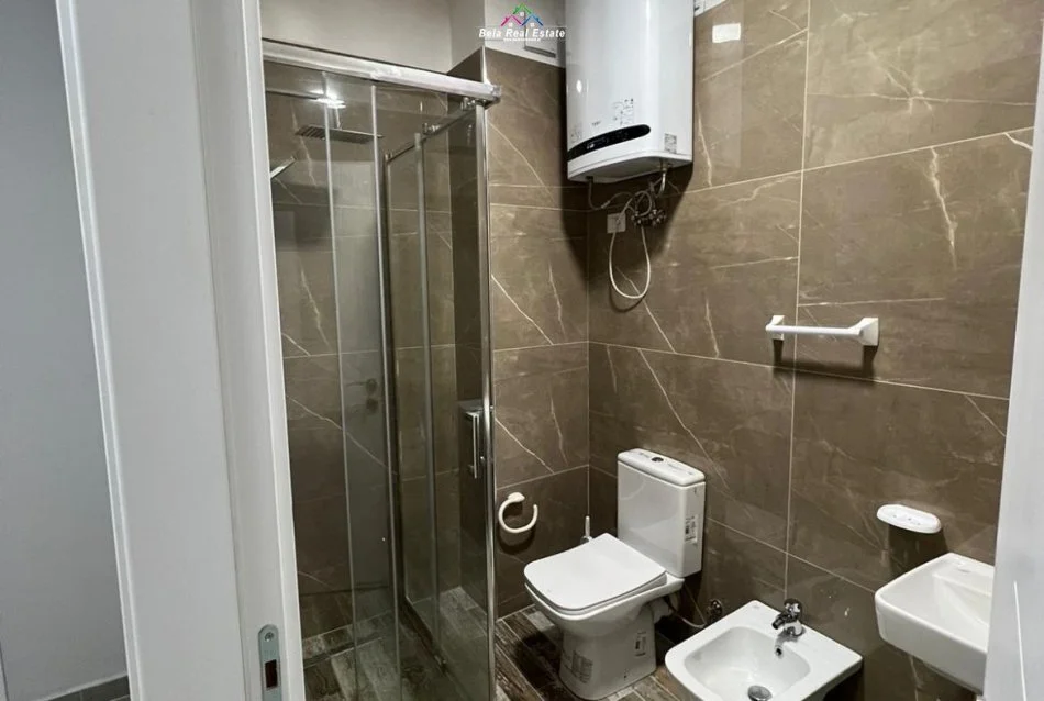 Tirane, jepet me qera apartament 1+1 Kati 4, 70 m² 620 € (Rruga e Ullishtes)