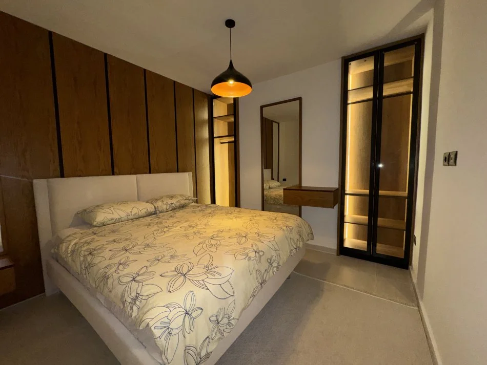 Tirane, jepet me qera apartament Kati 5, 35 m² 700 € (libri universitar)