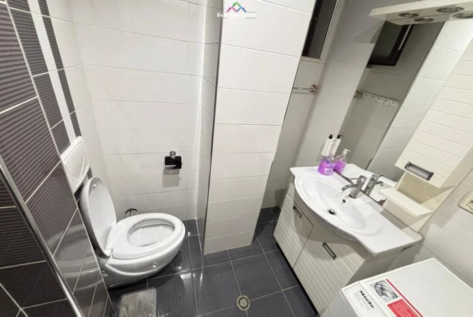 Tirane, jepet me qera apartament 3+1 Kati 1, 140 m² 1.200 € (Rruga e Elbasanit)