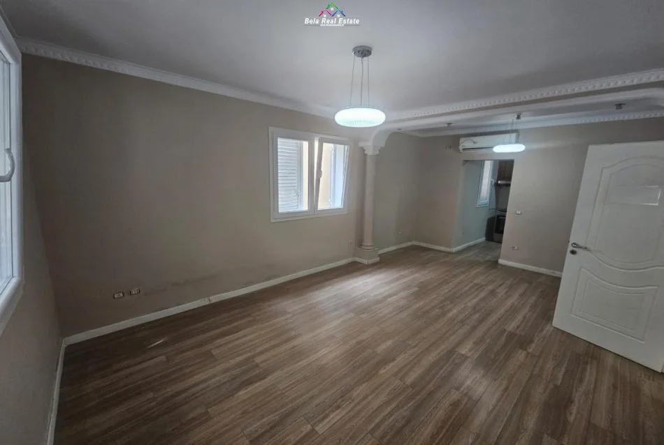 Tirane, jepet me qera Vile 3 Katshe , 400 m² 2.500 € (Rruga Isuf Elezi)