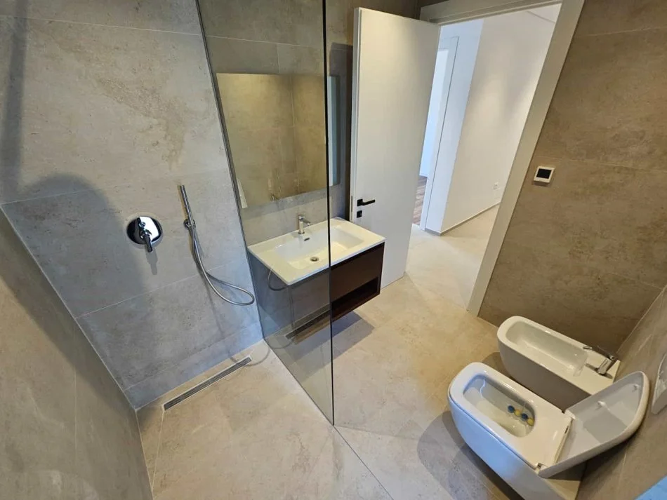 Tirane, jepet me qera apartament Kati 3, 310 m² 3.400 € (Mullet)