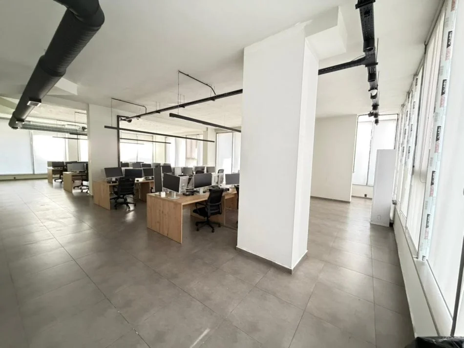 Tirane, jepet me qera zyre Kati 2, 750 m² 7.500 € (Rruga Sokrat Miho)