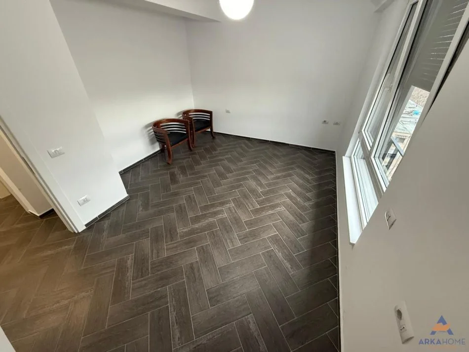 Tirane, jepet me qera apartament 1+1+Ballkon Kati 8, 64 m² 833 € 