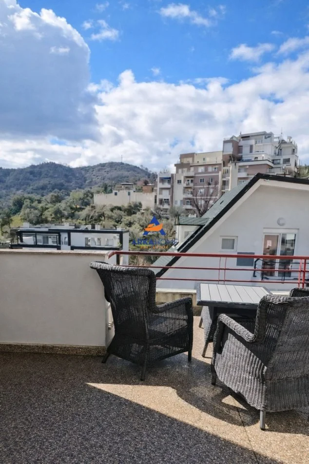 Tirane, shitet apartament 2+1+Ballkon Kati 6, 142 m² 280.000 € 