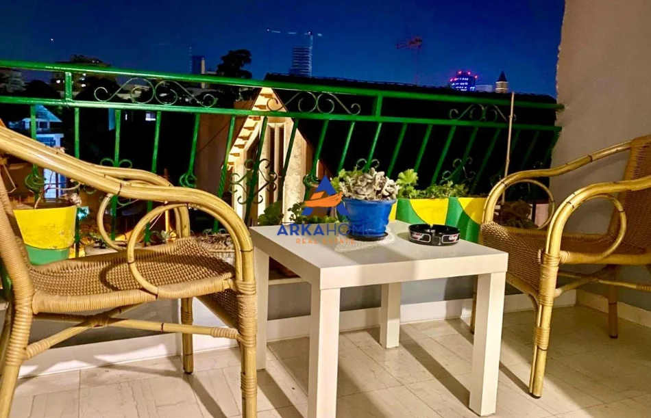 Tirane, jepet me qera apartament 2+1+Ballkon Kati 4, 100 m² 800 € 