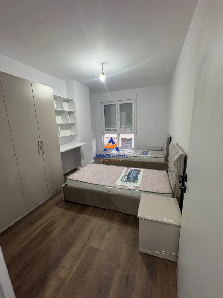 Tirane, jepet me qera apartament 2+1+Ballkon Kati 5, 100 m² 625 € 
