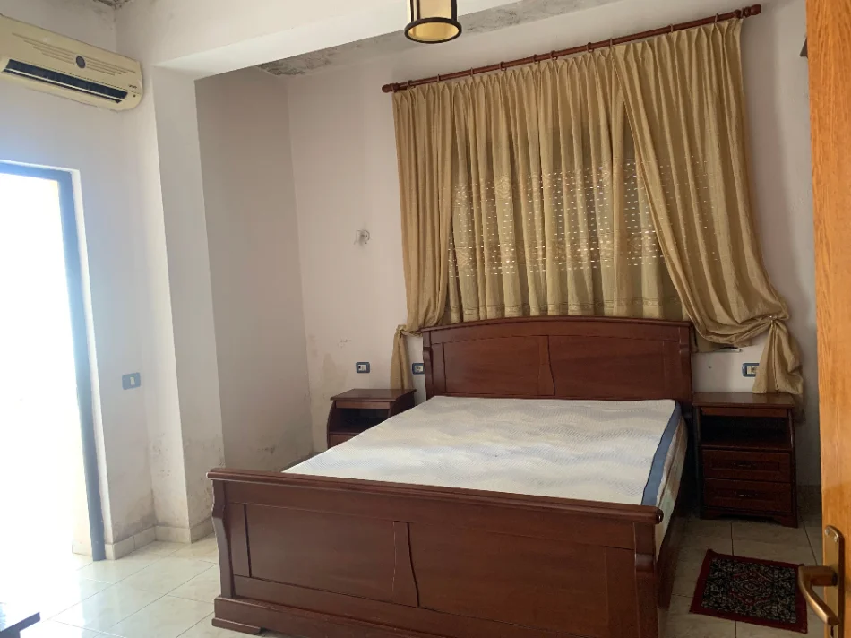 Tirane, jepet me qera Vile 2+1 Kati 2, 150 m² 520 € (Rruga Filip Shiroka)