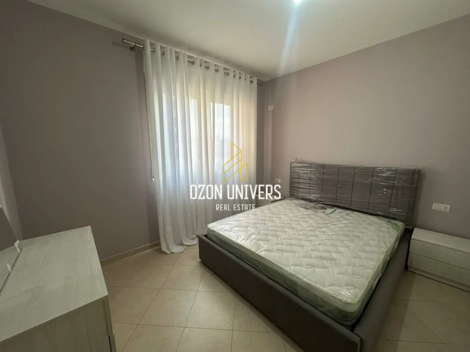 Tirane, jepet me qera apartament 3+1+Ballkon Kati 2, 145 m² 1.000 € (5 Maji)