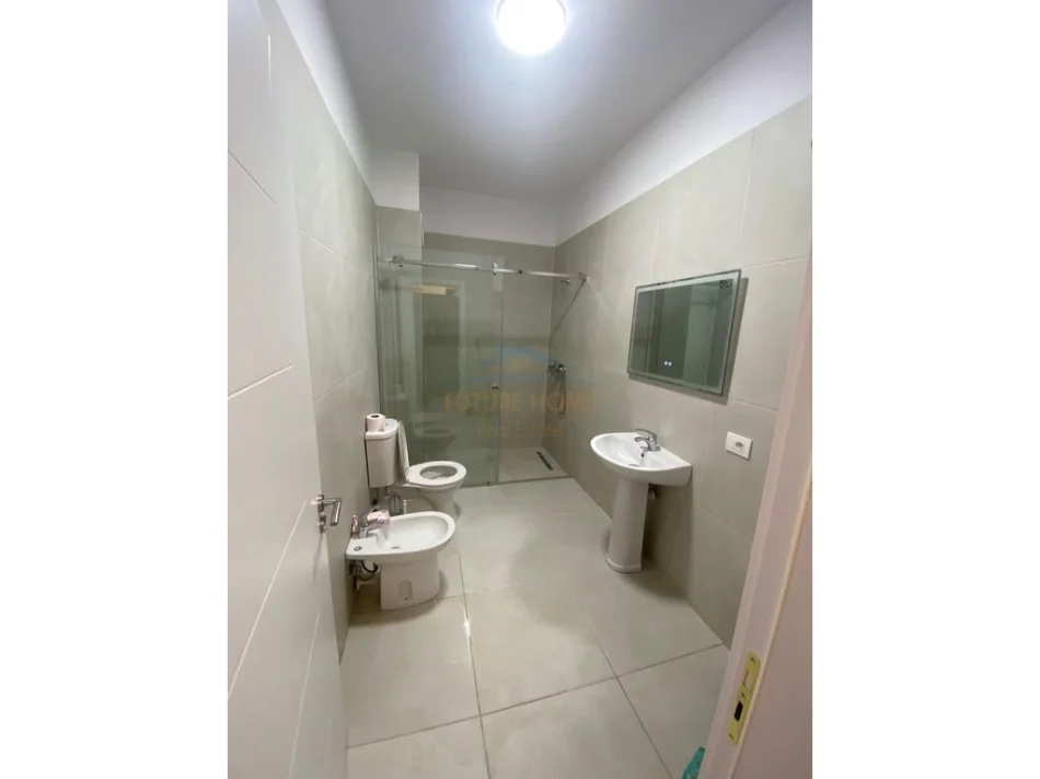 Tirane, jepet me qera apartament 3+1 Kati 3, 117 m² 580 € (Rrethi Ullirit, Kamez)