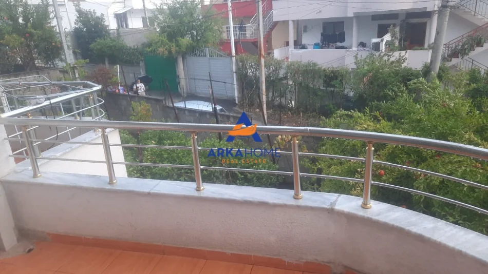 Tirane, jepet me qera apartament 2+1+Ballkon Kati 2, 148 m² 470 € 