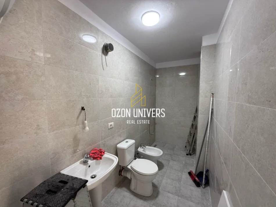 Tirane, jepet me qera apartament 2+1+Ballkon Kati 2, 128 m² 500 € (Rruga e Qelqit, Kombinat)