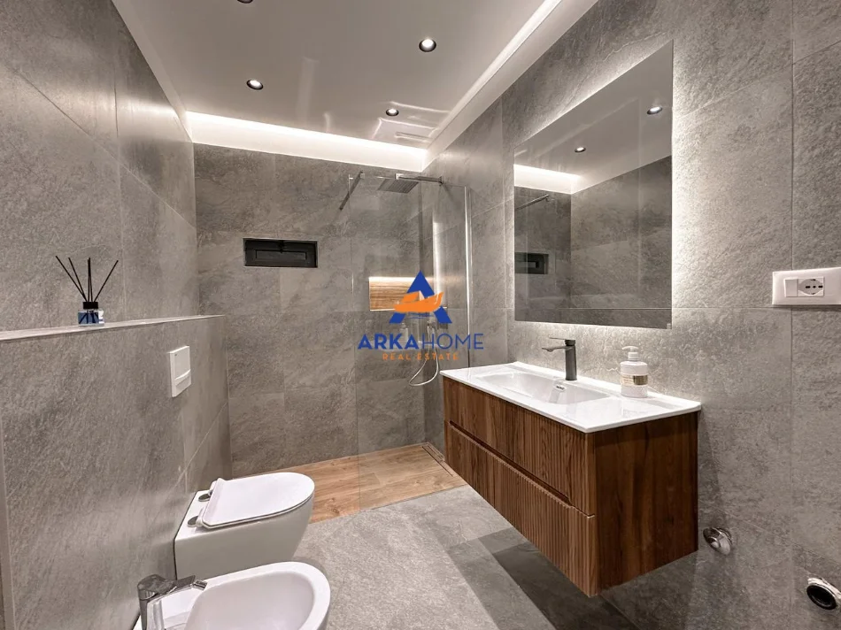 Tirane, shitet apartament 2+1+Ballkon Kati 8, 116 m² 285.000 € 