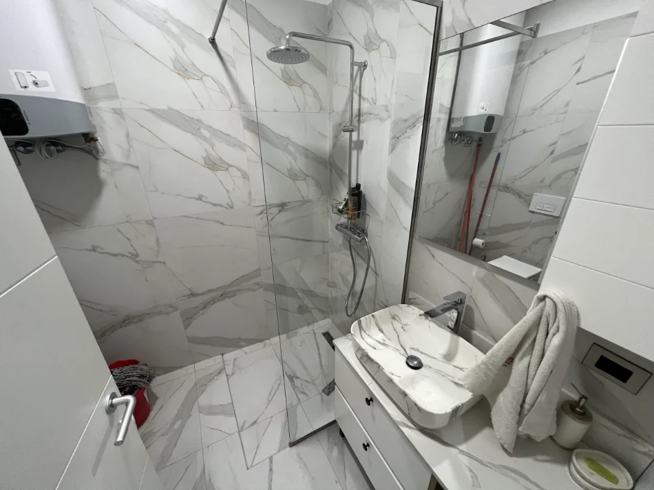 Tirane, shitet apartament 2+1 Kati 7, 100 m² 210.000 € (5 maji)