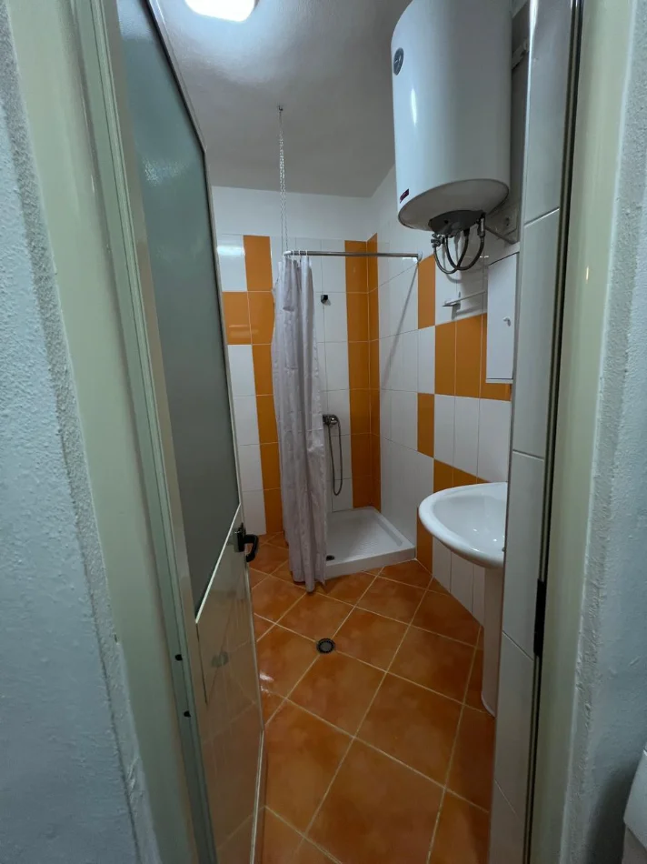 Tirane, jepet me qera apartament 1+1+Ballkon Kati 5, 75 m² 400 € (Astir)