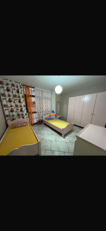 Tirane, jepet me qera apartament 2+1+Ballkon Kati 0, 140 m² 650 € 