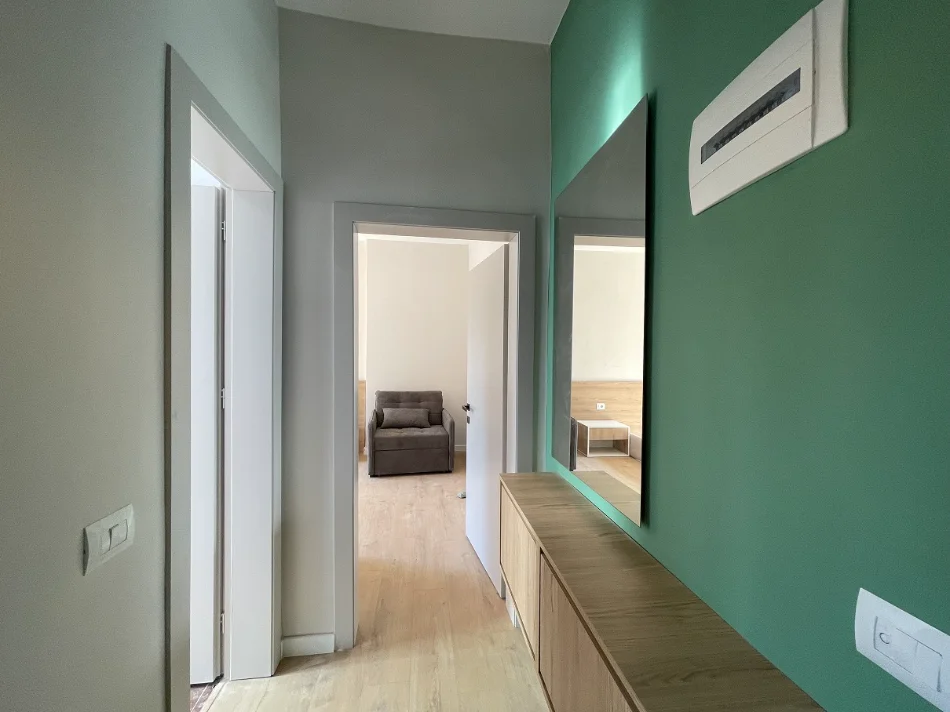 Tirane, jepet me qera apartament 1+1+Ballkon Kati 3, 60 m² 600 € (Rruga e Durresit)